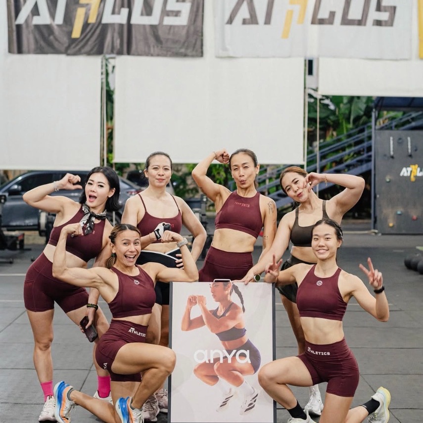 Six women from the Warriors squad flexing and laughing together after a session